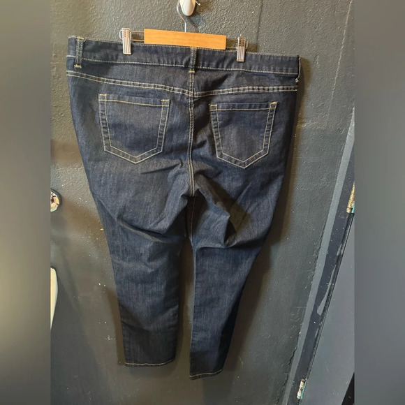 Women’sTORRID Dark Blue Straight Leg Jeans - Picture 3 of 3